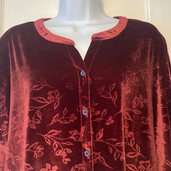 Velvety Top Women's 1X Flowy Long Button Front  Floral Tunic Wine Red Floral - Picture 4 of 17